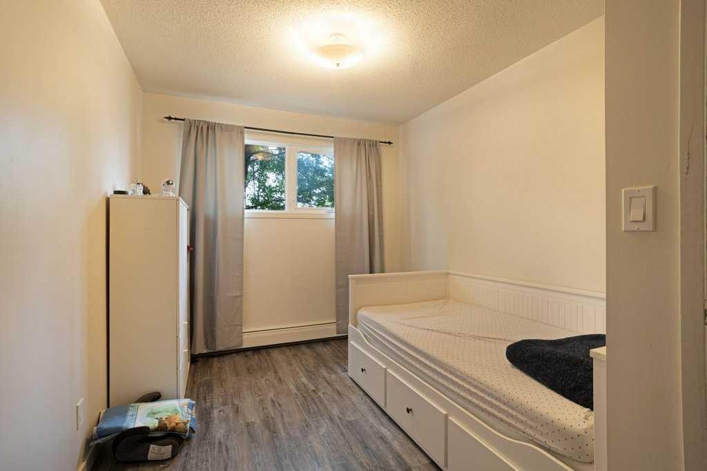 11 10 Street West, Brooks, AB - Indoor