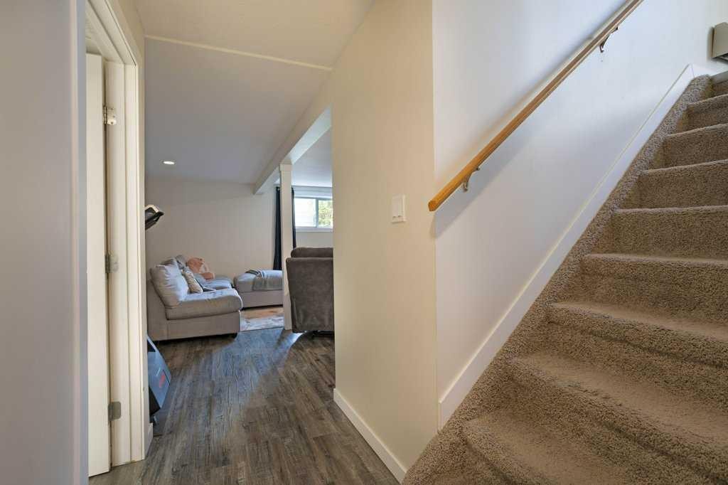 11 10 Street West, Brooks, AB - Indoor Photo Showing Other Room