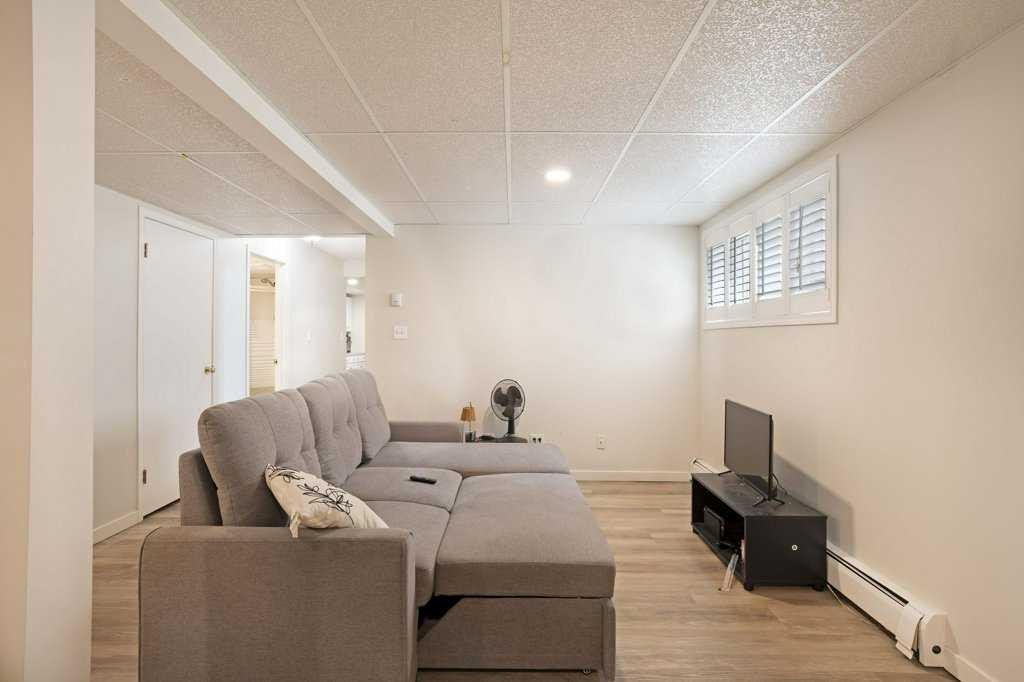 11 10 Street West, Brooks, AB - Indoor