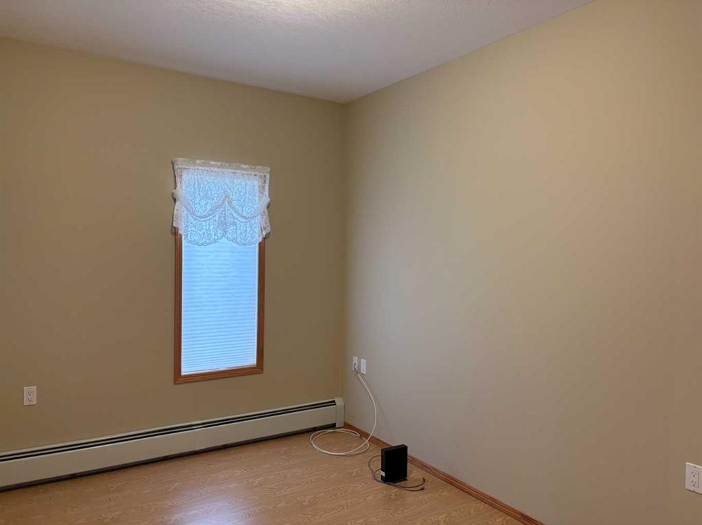 105-5600 Sunrise Crescent, Olds, AB - Indoor Photo Showing Other Room