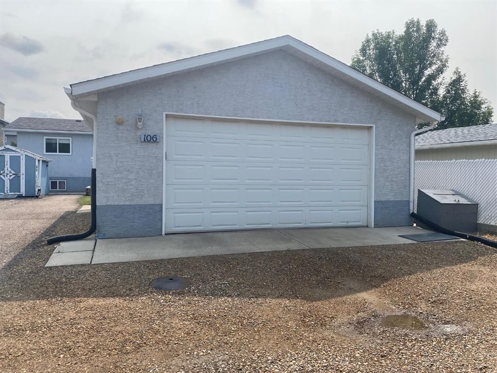 106 Winkler Drive, Hanna, AB - Outdoor With Exterior