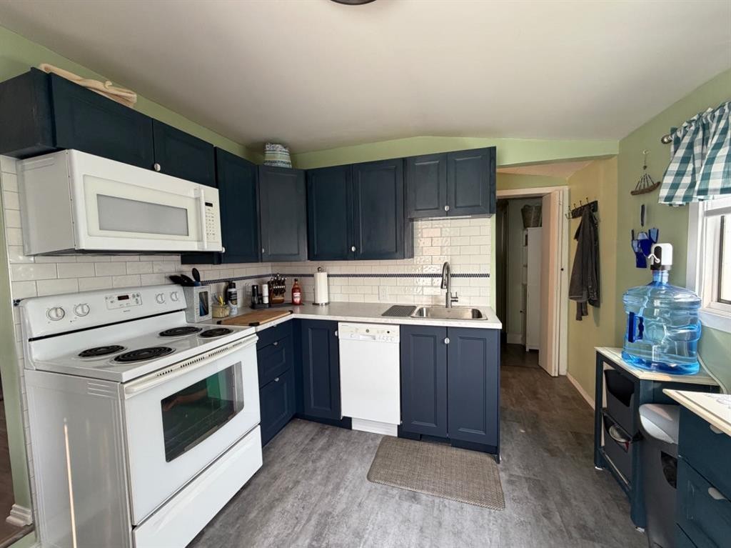 625 3 Avenue West, Drumheller, AB - Indoor Photo Showing Kitchen