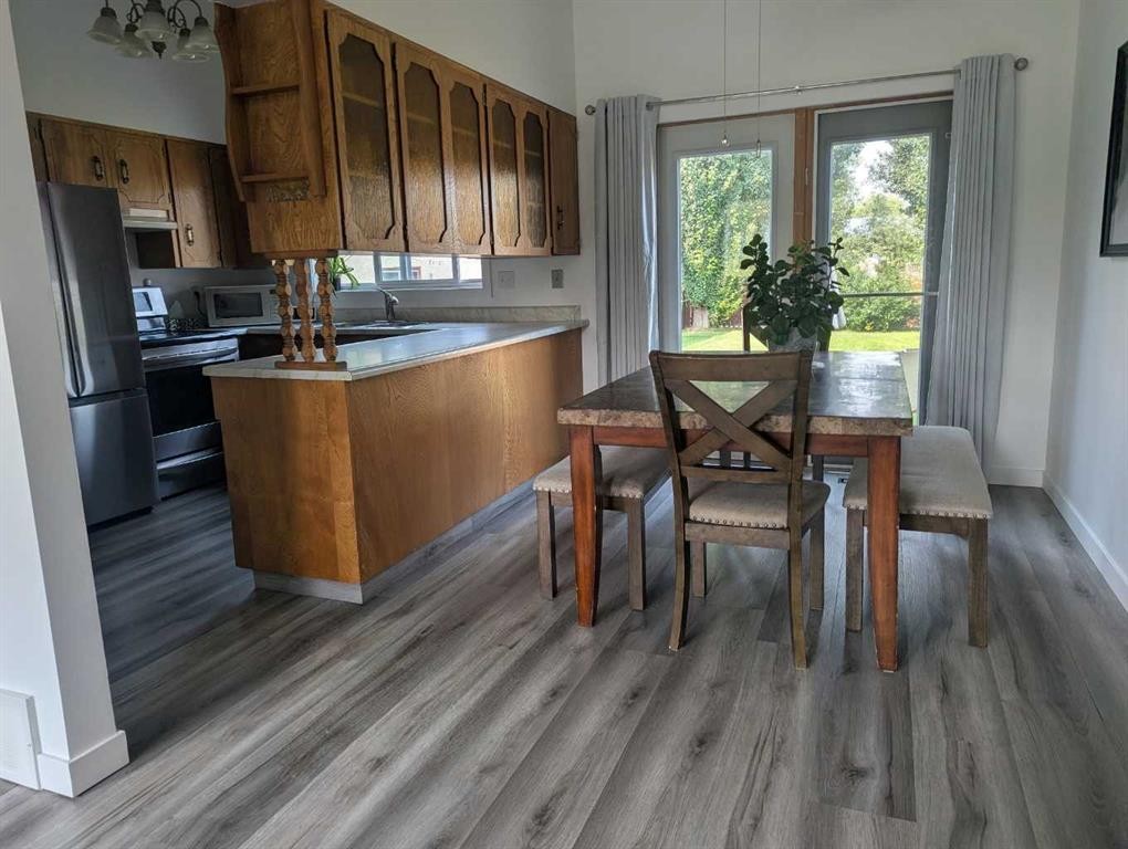 8 Louise Crescent, Duchess, AB - Indoor