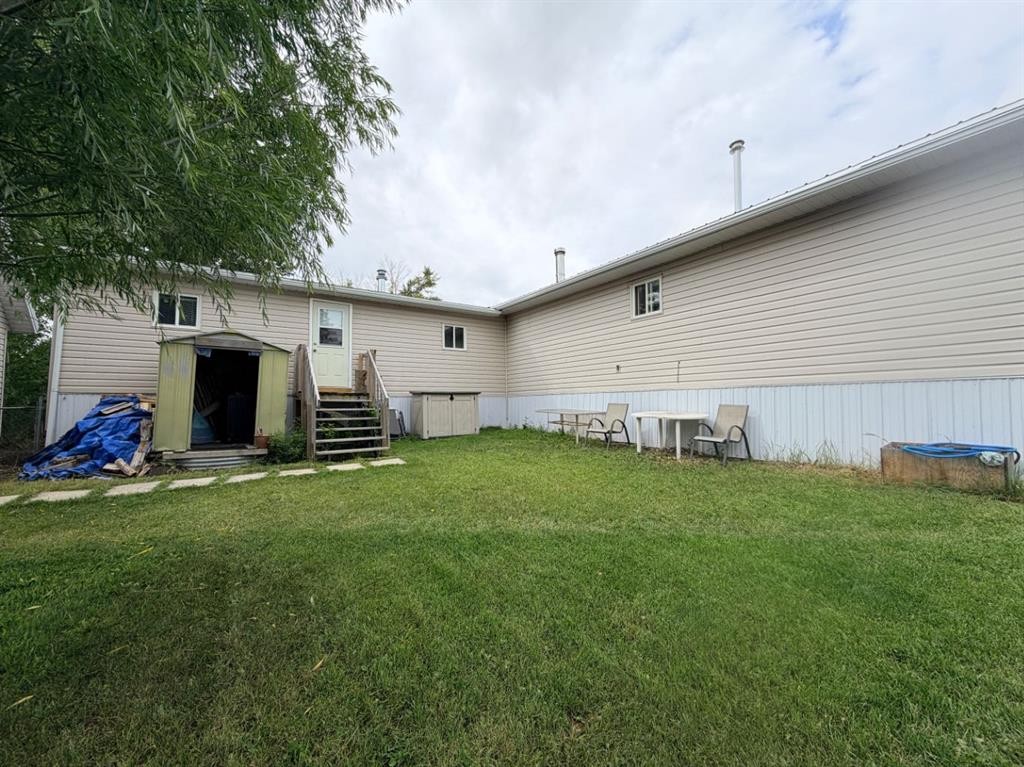 205 2 Street West, Munson, AB - Outdoor