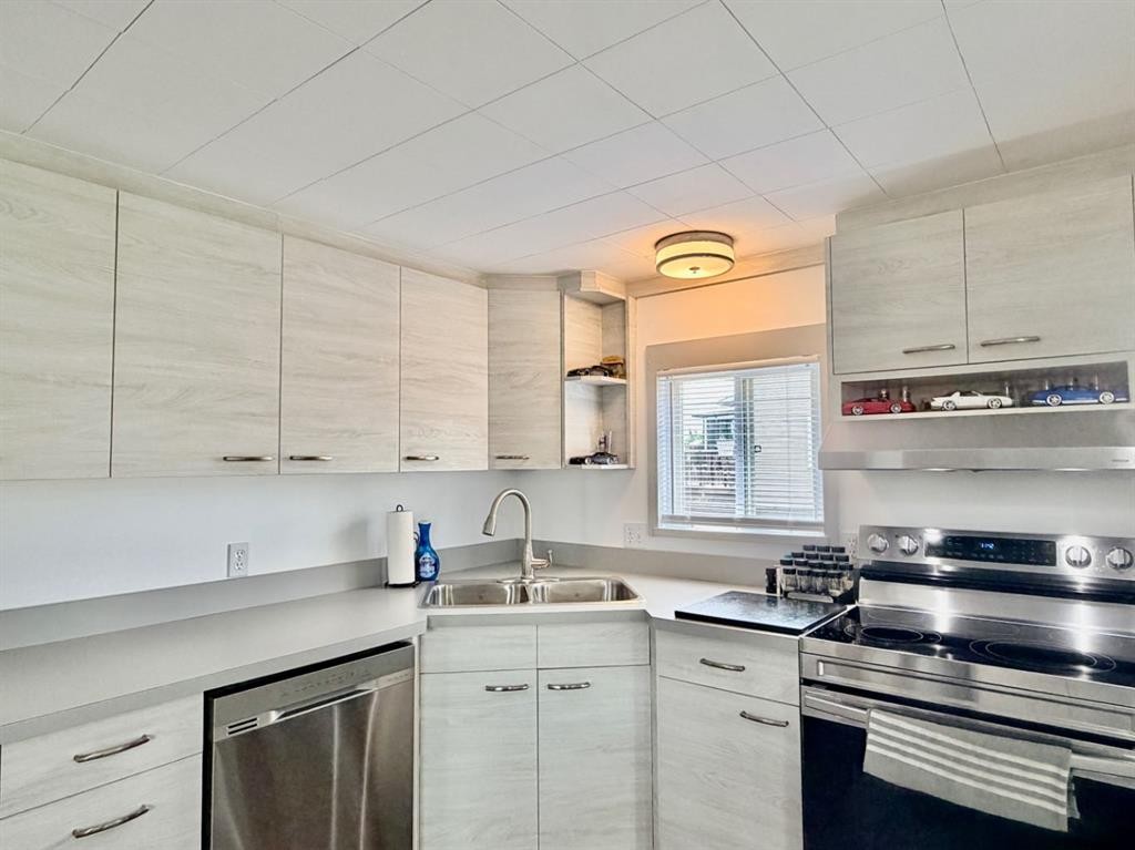 205 2 Street West, Munson, AB - Indoor Photo Showing Kitchen