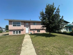 200 Upland Boulevard WESTBrooks, AB T1R 0R1