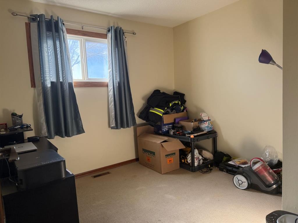 103 7 Avenue Se, Drumheller, AB - Indoor