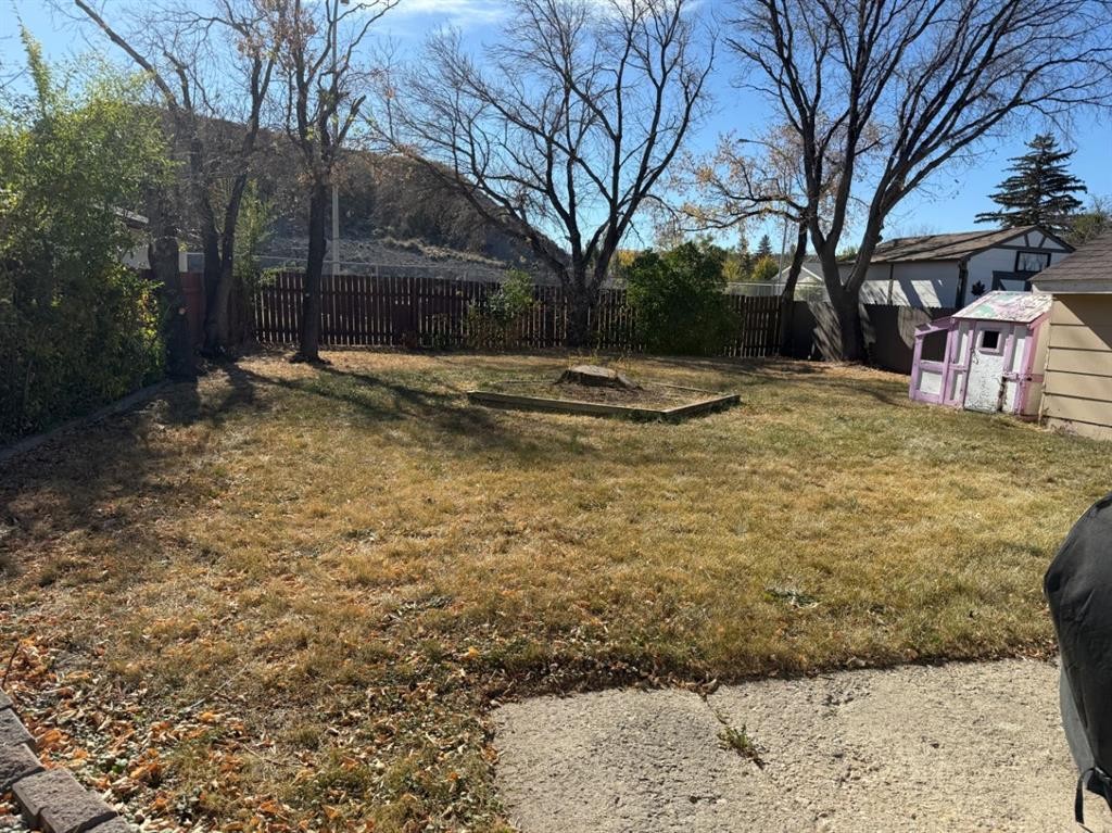 103 7 Avenue Se, Drumheller, AB - Outdoor