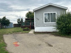 109 Meadowlake Close EASTBrooks, AB T1R 1G1