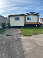 70 Manor Park Crescent EASTBrooks, AB T1R 0P5