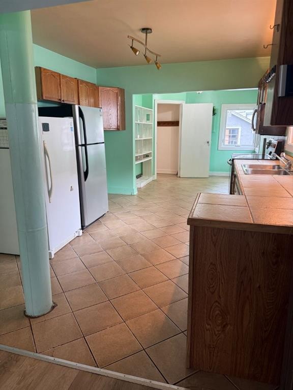 358 2 Street E, Drumheller, AB - Indoor Photo Showing Kitchen