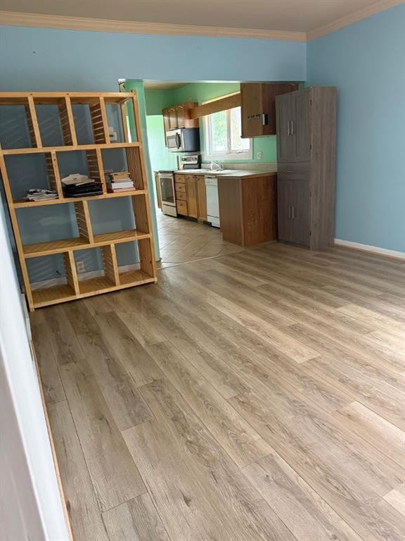 358 2 Street E, Drumheller, AB - Indoor Photo Showing Kitchen