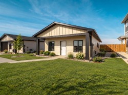 7046 48 Street Taber, AB T1G 0G7