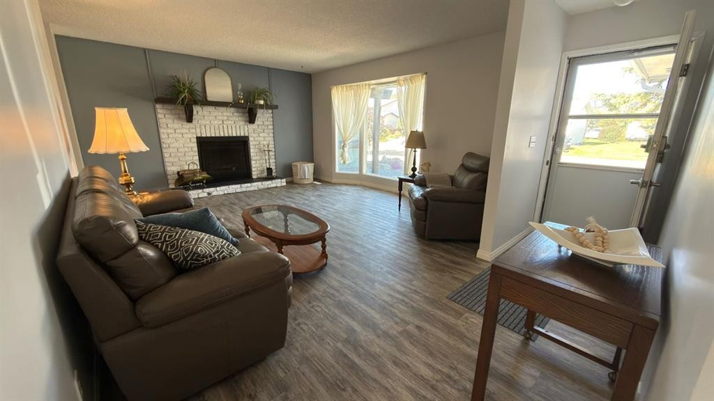 307 6 Avenue West, Hanna, AB