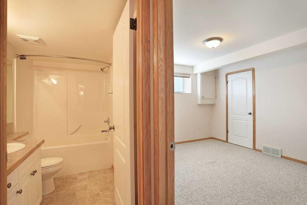 75 Sunset Crescent Sw, Medicine Hat, AB