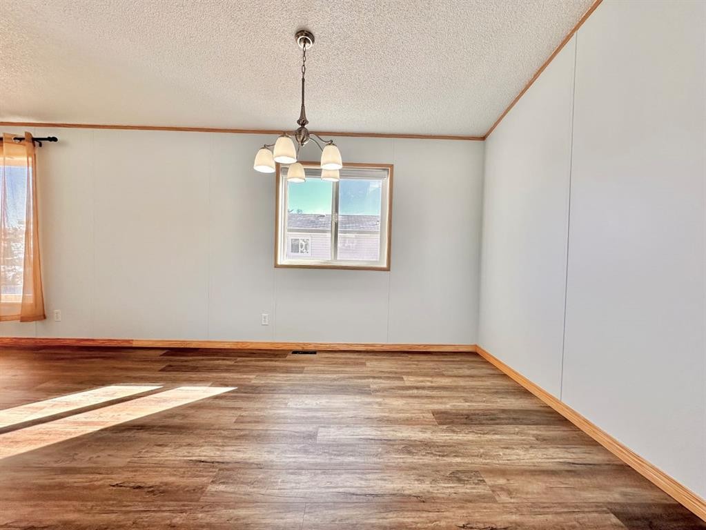 318-349 Railway Avenue, Duchess, AB