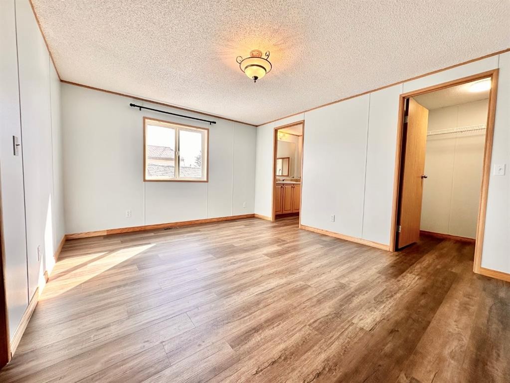 318-349 Railway Avenue, Duchess, AB