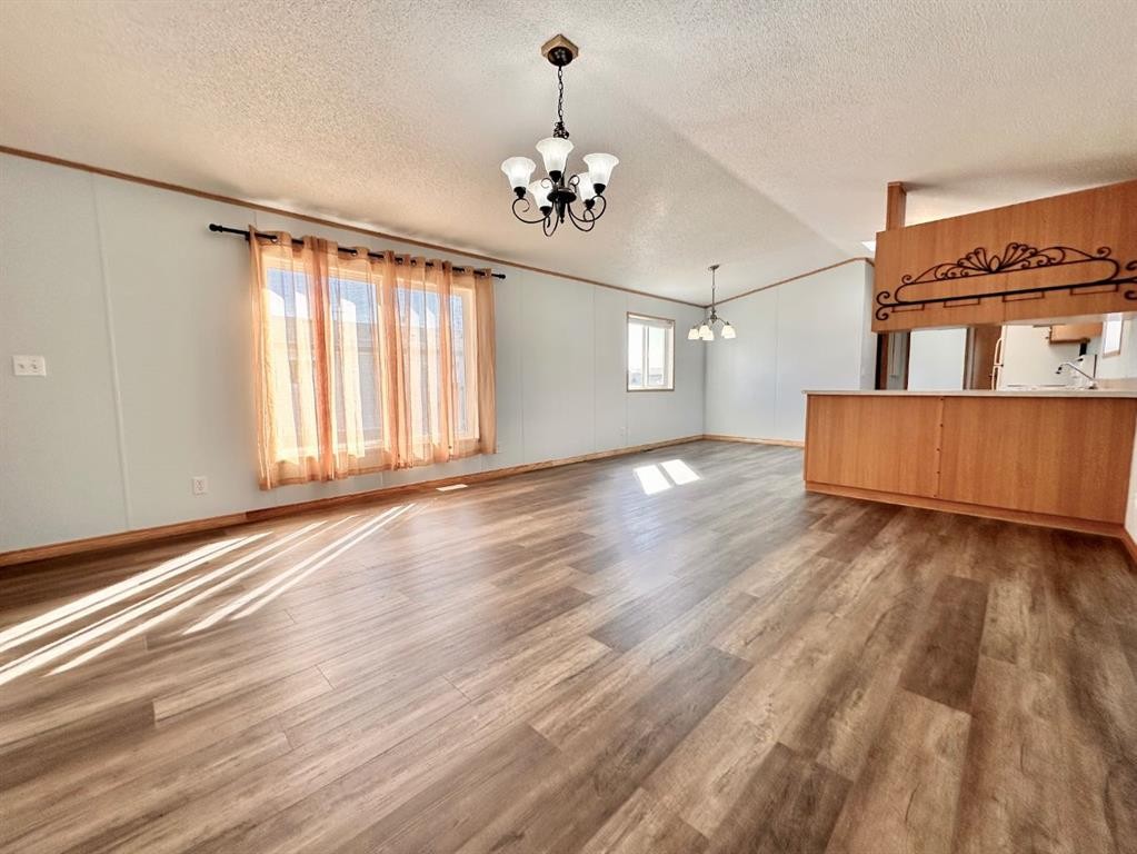 318-349 Railway Avenue, Duchess, AB