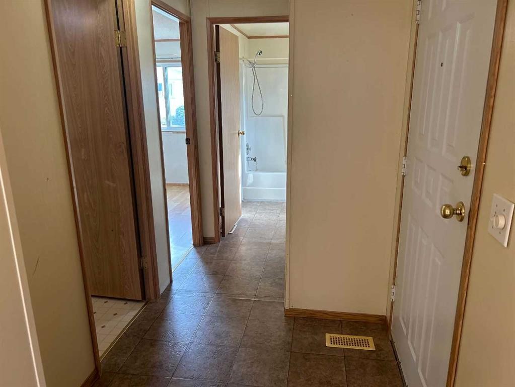 28 Maple Drive West, Brooks, AB