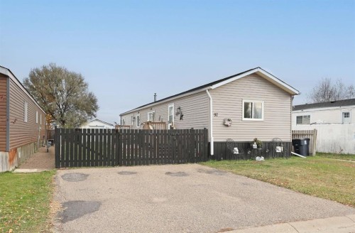 97 Meadow Lake Close EAST Brooks, AB T1R 1G1