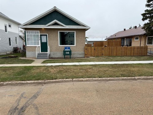 106 4 Avenue EAST Hanna, AB T0J 1P0