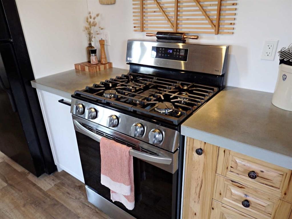 121 Hwy 897 Highway, Marwayne, AB - Indoor Photo Showing Kitchen