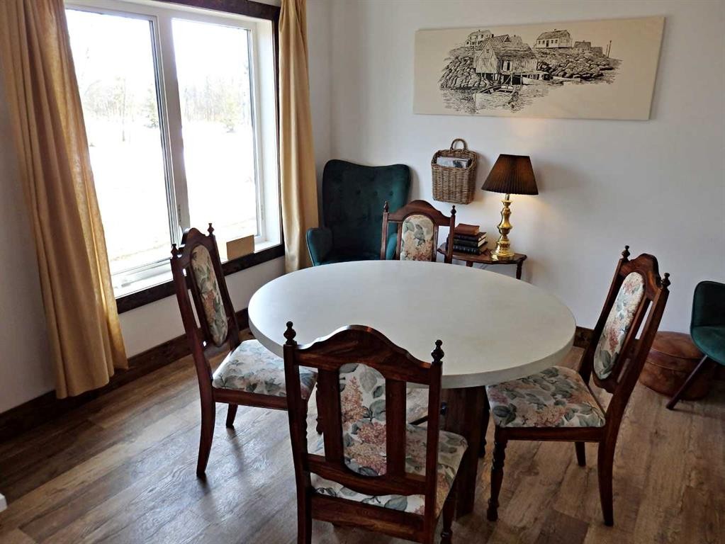 121 Hwy 897 Highway, Marwayne, AB - Indoor Photo Showing Dining Room