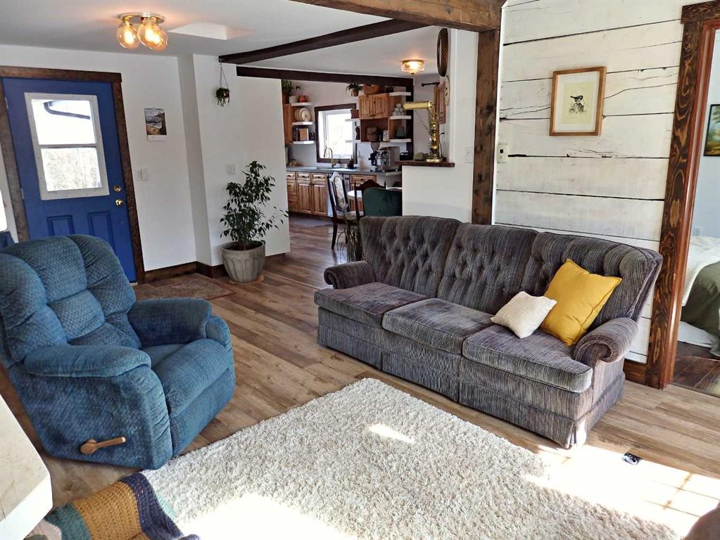 121 Hwy 897 Highway, Marwayne, AB - Indoor Photo Showing Living Room