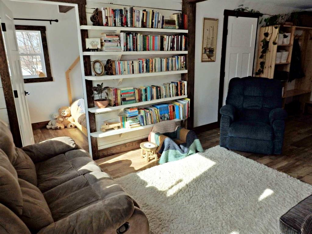 121 Hwy 897 Highway, Marwayne, AB - Indoor Photo Showing Living Room