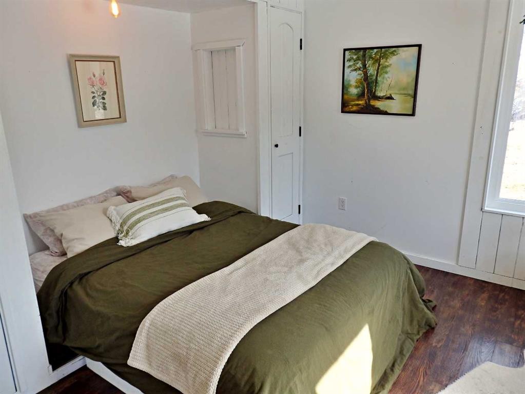 121 Hwy 897 Highway, Marwayne, AB - Indoor Photo Showing Bedroom