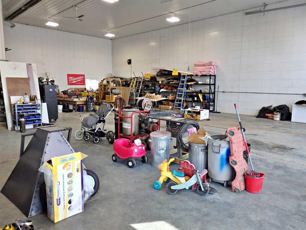 121 Hwy 897 Highway, Marwayne, AB - Indoor Photo Showing Garage