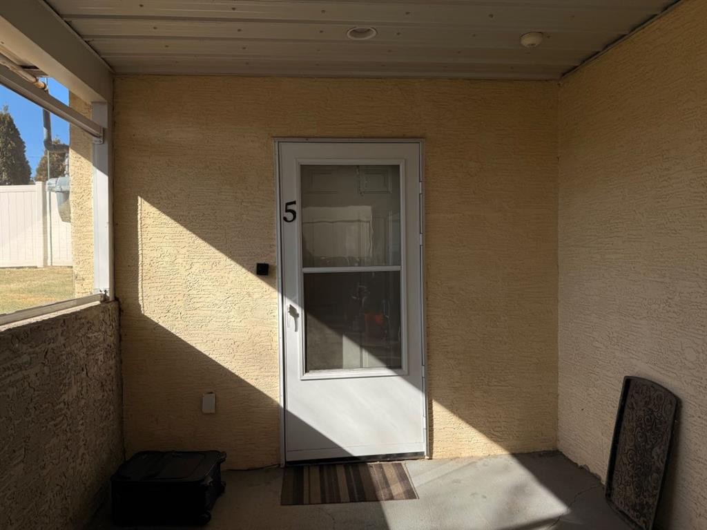 5-5426 49 Avenue, Lloydminster, SK -