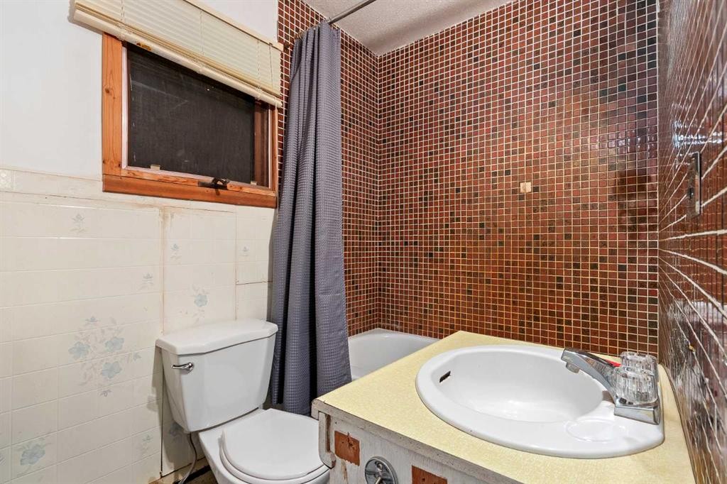 109 Makwa Lake Indian Reserve 129B, Loon Lake, SK - Indoor Photo Showing Bathroom