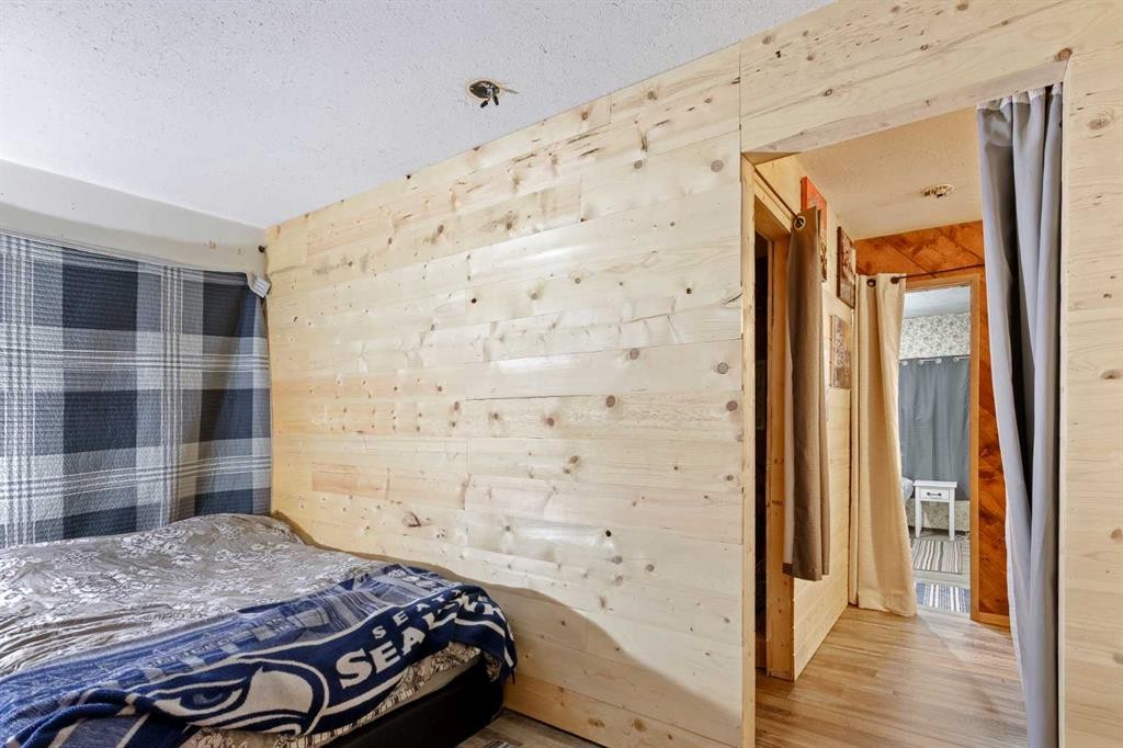 109 Makwa Lake Indian Reserve 129B, Loon Lake, SK - Indoor Photo Showing Bedroom