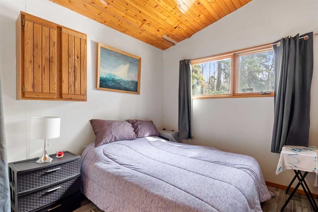 109 Makwa Lake Indian Reserve 129B, Loon Lake, SK - Indoor Photo Showing Bedroom