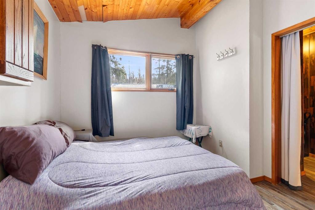 109 Makwa Lake Indian Reserve 129B, Loon Lake, SK - Indoor Photo Showing Bedroom