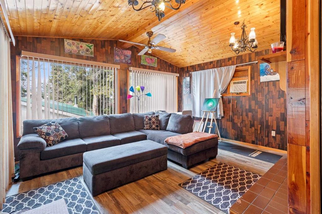 109 Makwa Lake Indian Reserve 129B, Loon Lake, SK - Indoor Photo Showing Living Room