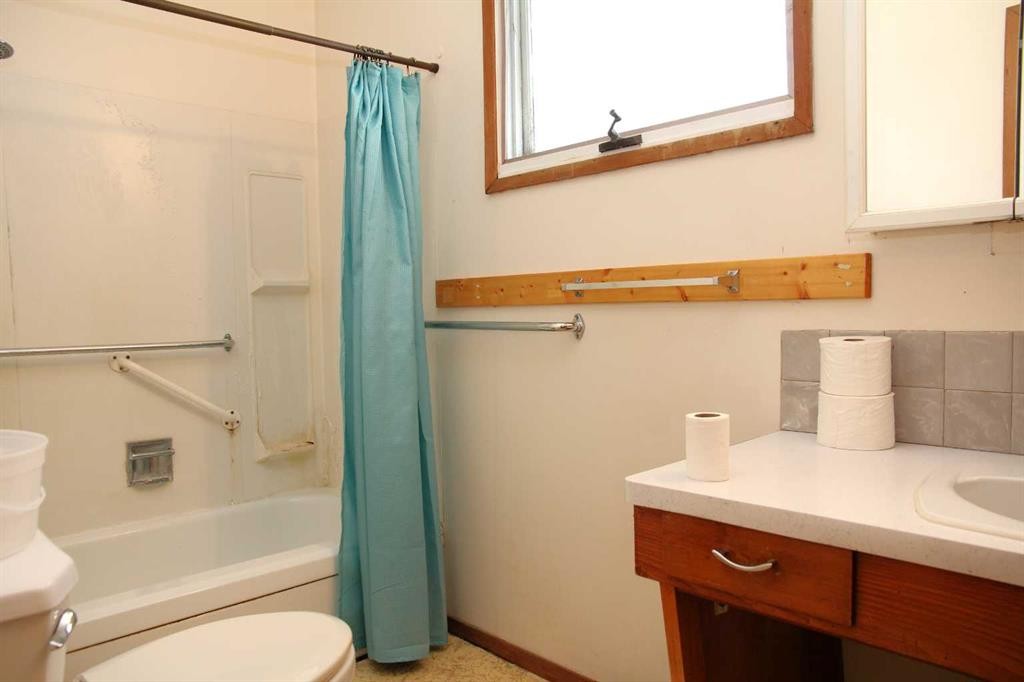 109 5 Avenue West, Maidstone, SK - Indoor Photo Showing Bathroom
