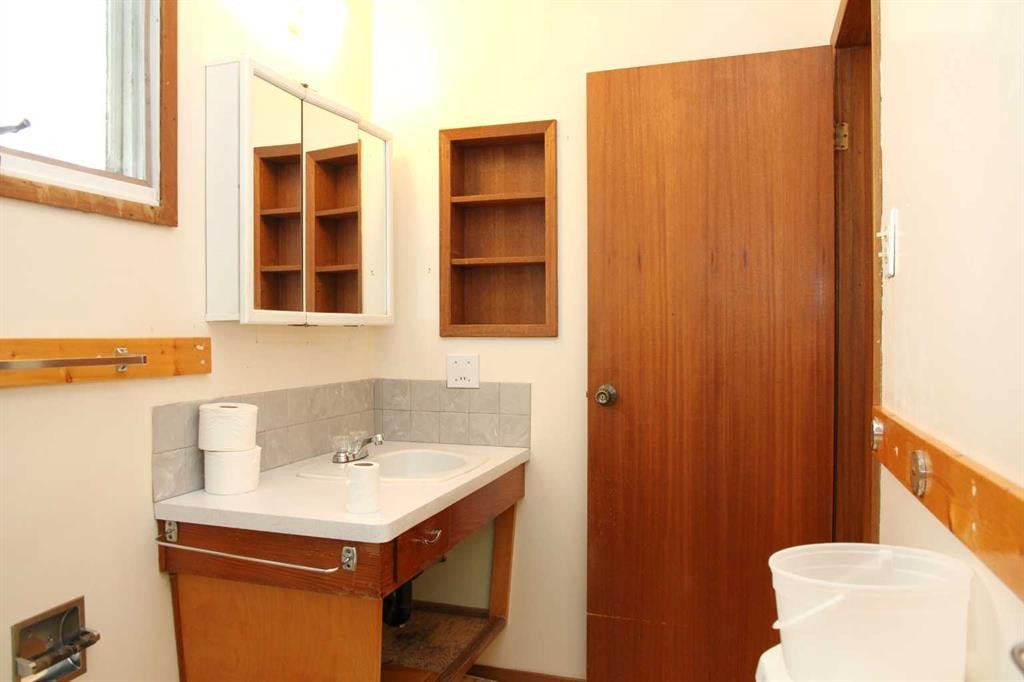 109 5 Avenue West, Maidstone, SK - Indoor Photo Showing Bathroom