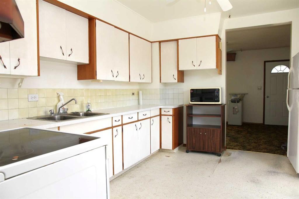 109 5 Avenue West, Maidstone, SK - Indoor Photo Showing Kitchen With Double Sink