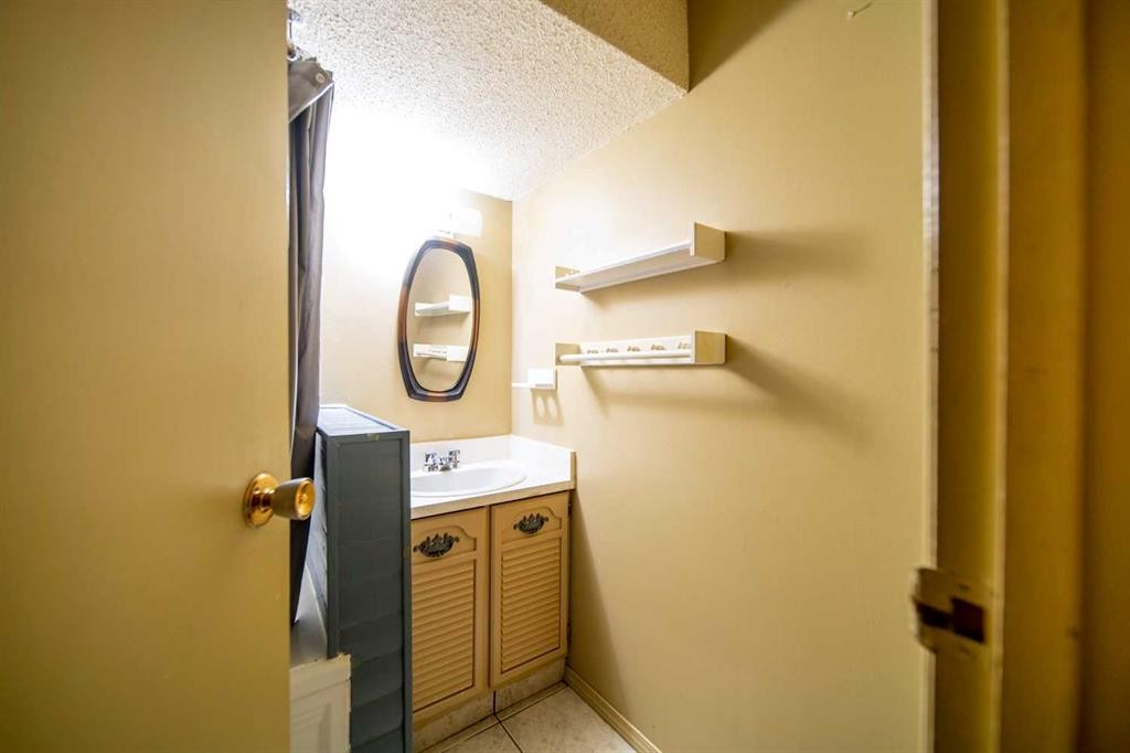 1601 5 Avenue, Wainwright, AB - Indoor