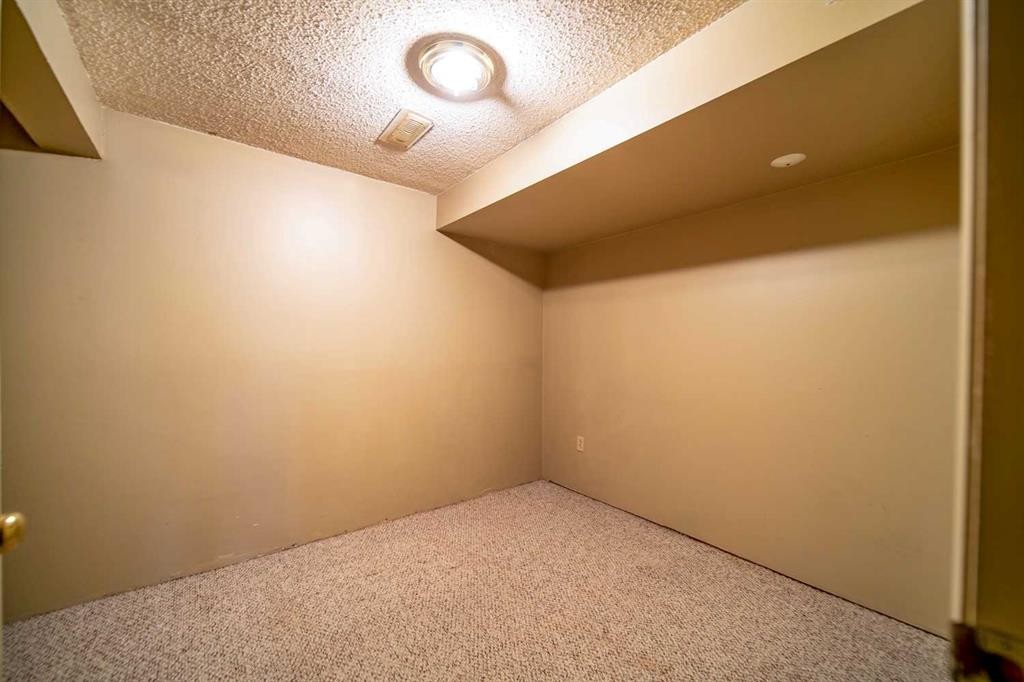 1601 5 Avenue, Wainwright, AB - Indoor Photo Showing Other Room