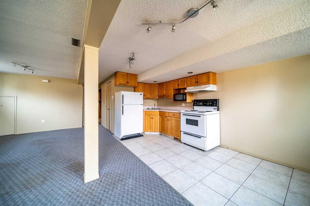 1601 5 Avenue, Wainwright, AB - Indoor Photo Showing Kitchen