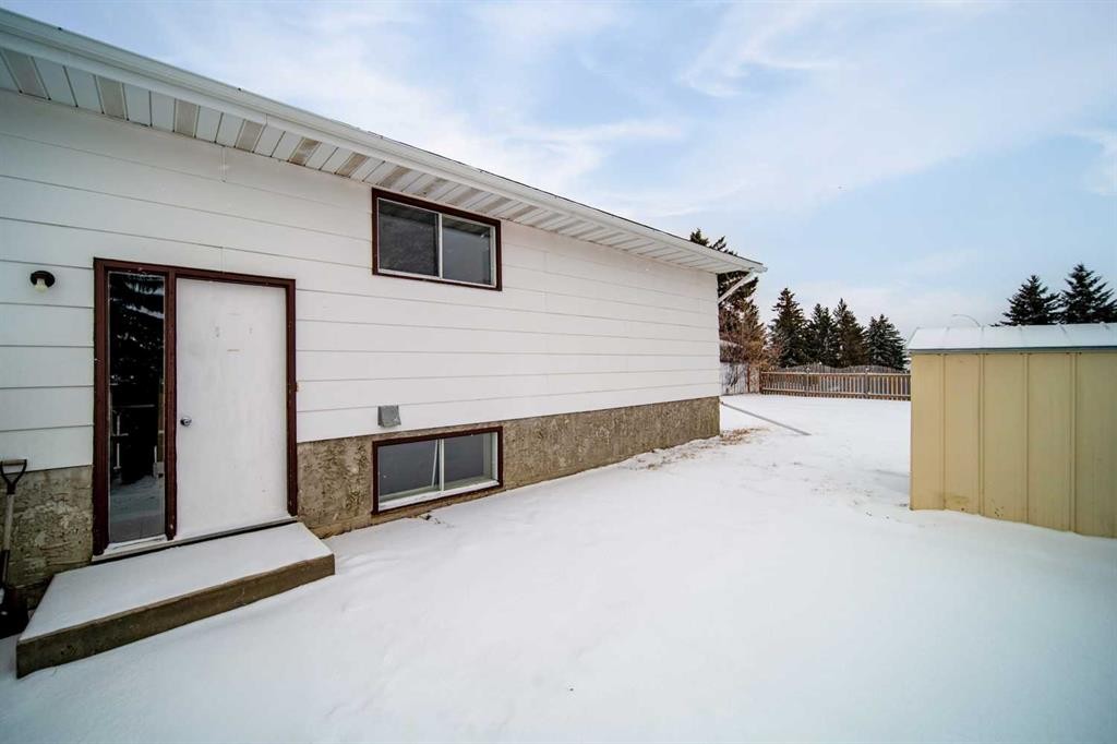 1601 5 Avenue, Wainwright, AB - Outdoor With Exterior