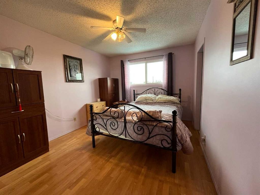 85057 90 Range, Rural Two Hills No. 21, County Of, AB - Indoor Photo Showing Bedroom