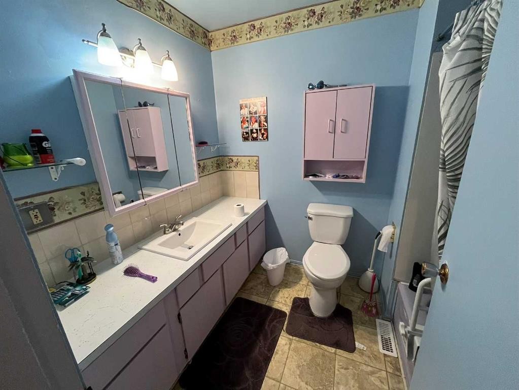 85057 90 Range, Rural Two Hills No. 21, County Of, AB - Indoor Photo Showing Bathroom