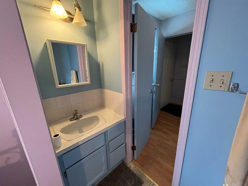 85057 90 Range, Rural Two Hills No. 21, County Of, AB - Indoor Photo Showing Bathroom