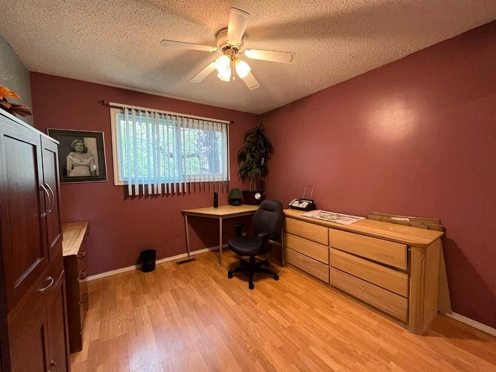 85057 90 Range, Rural Two Hills No. 21, County Of, AB - Indoor Photo Showing Office