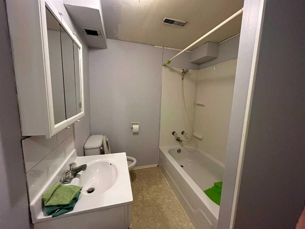 85057 90 Range, Rural Two Hills No. 21, County Of, AB - Indoor Photo Showing Bathroom