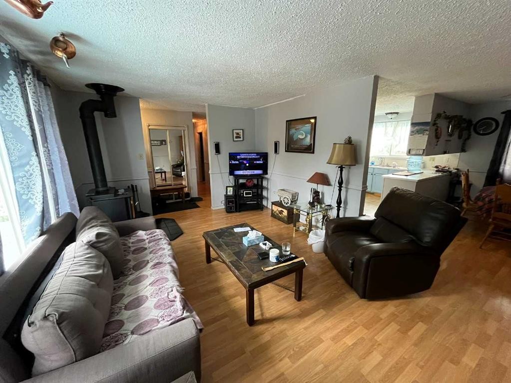 85057 90 Range, Rural Two Hills No. 21, County Of, AB - Indoor Photo Showing Living Room